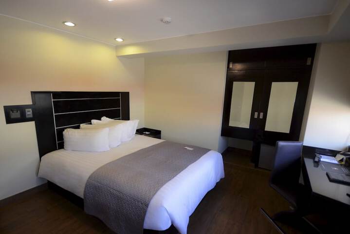 Room 5 of 36