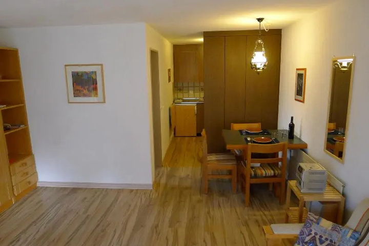 Room 4 of 7