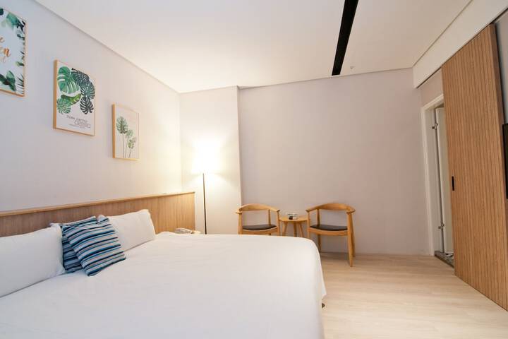 Room 17 of 44