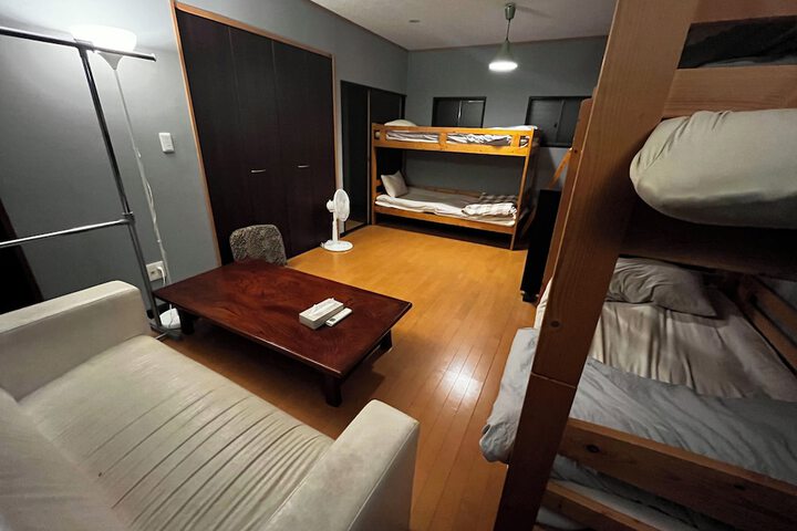 Room 12 of 172