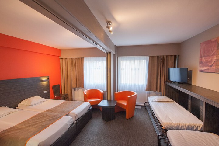 Room 6 of 42