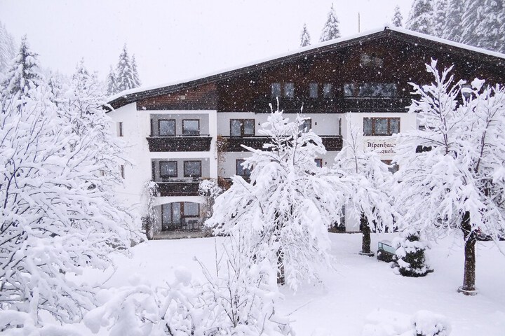 Hotel Exterior 60 of 61