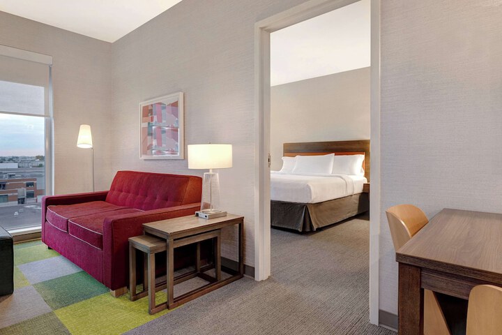 Room 28 of 65