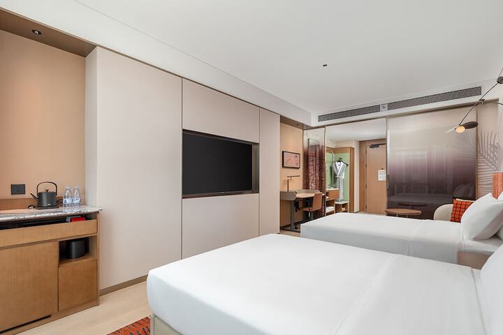 Room 28 of 67