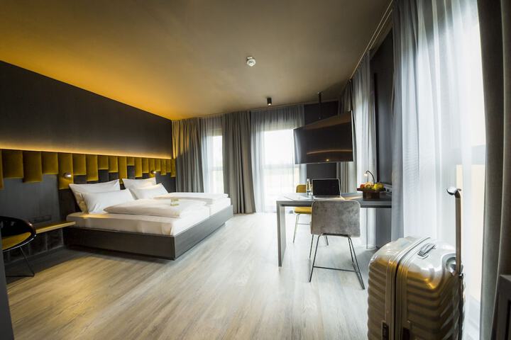 Room 9 of 33