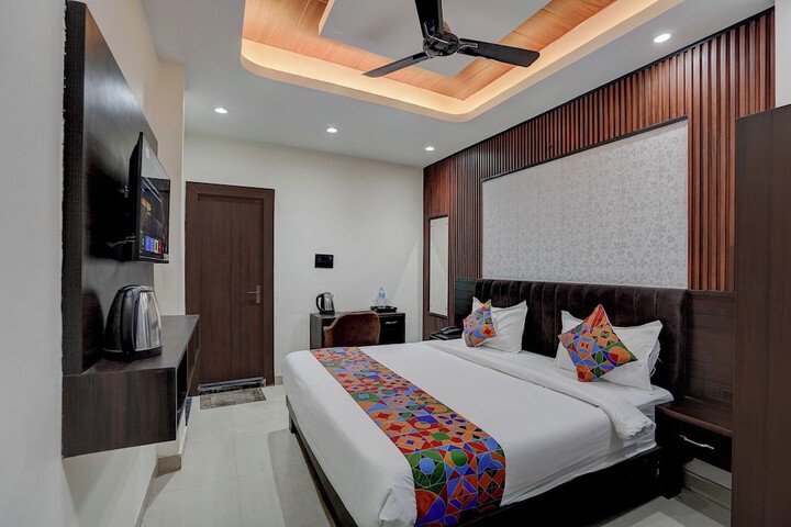 Room 10 of 29