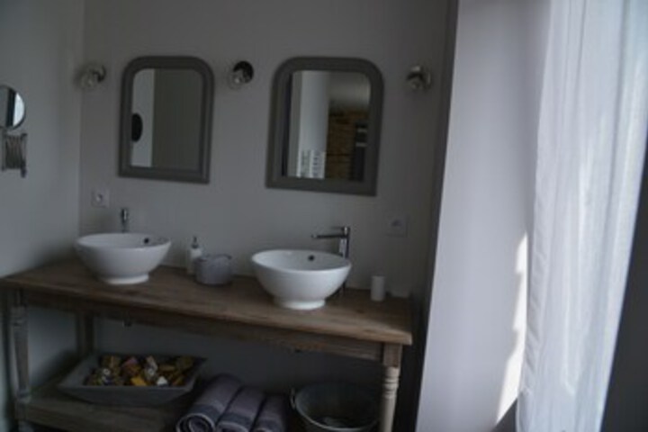 Room 4 of 17