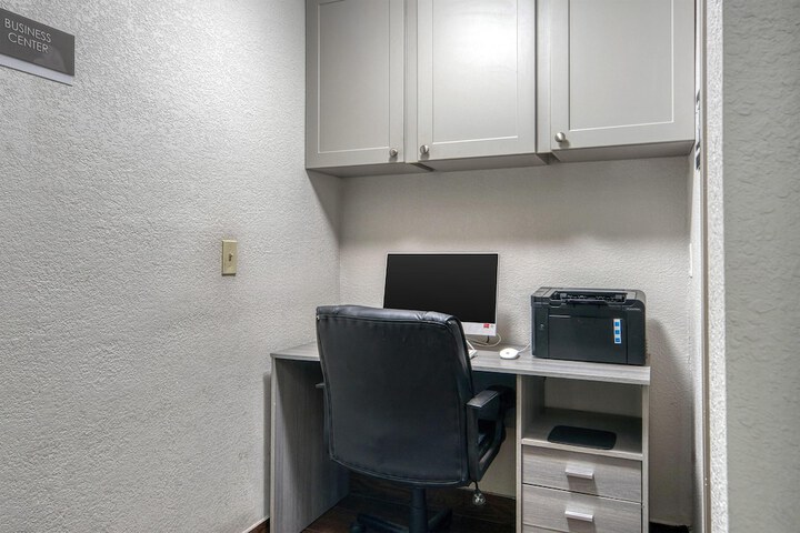 Business Center 35 of 40