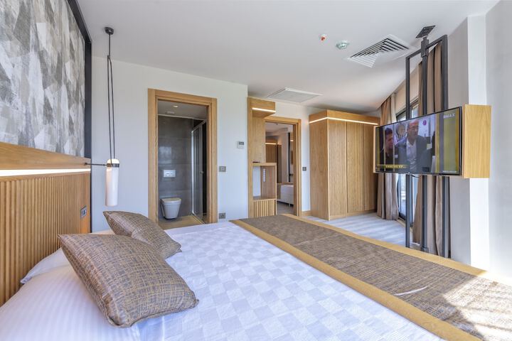 Room 5 of 43