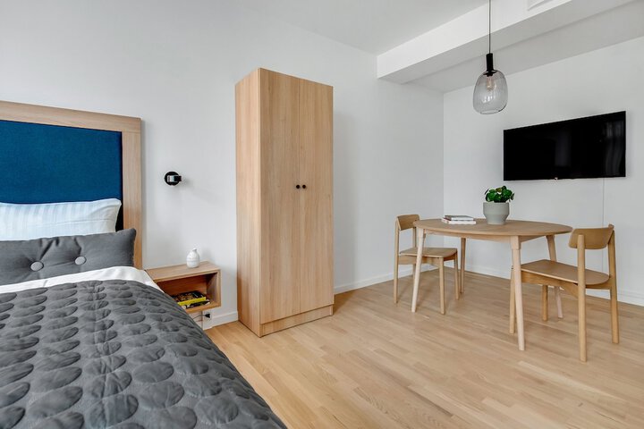 Room 4 of 24