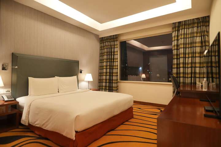 Room 7 of 73