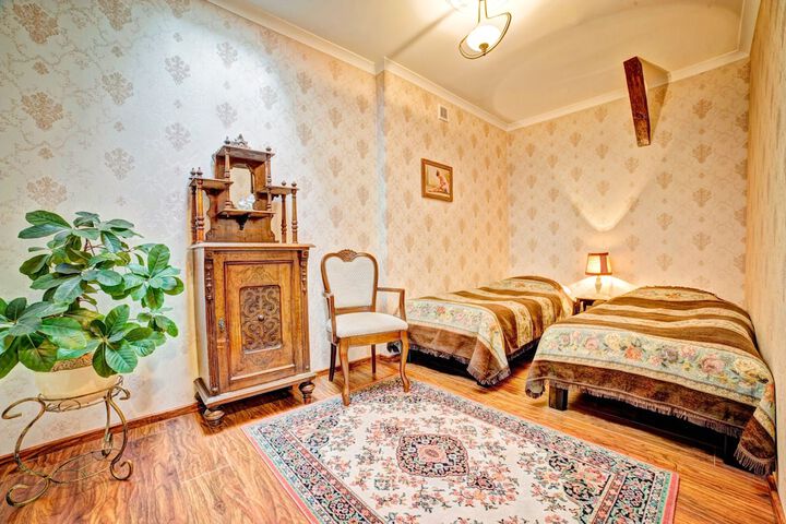 Room 11 of 43
