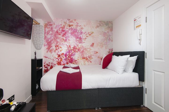 Room 13 of 40