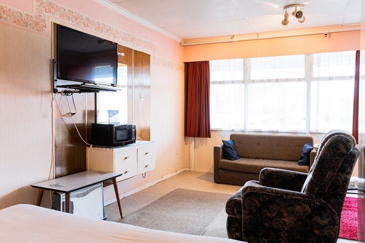 Room 3 of 34