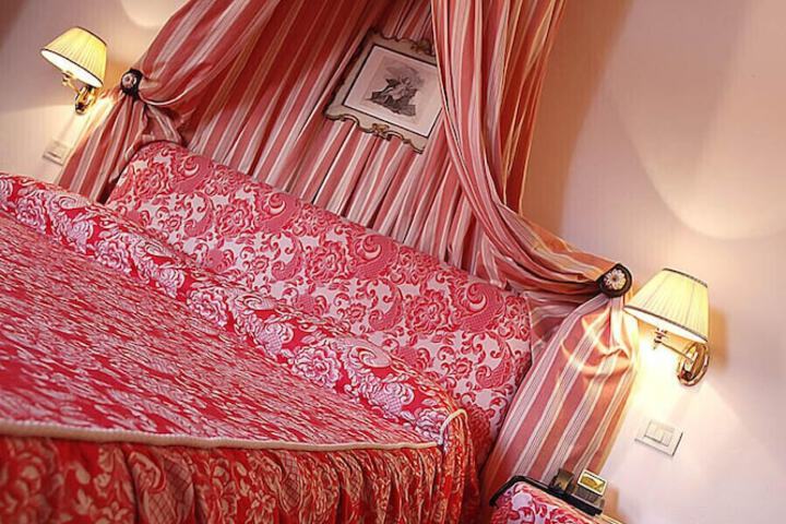 Room 35 of 179