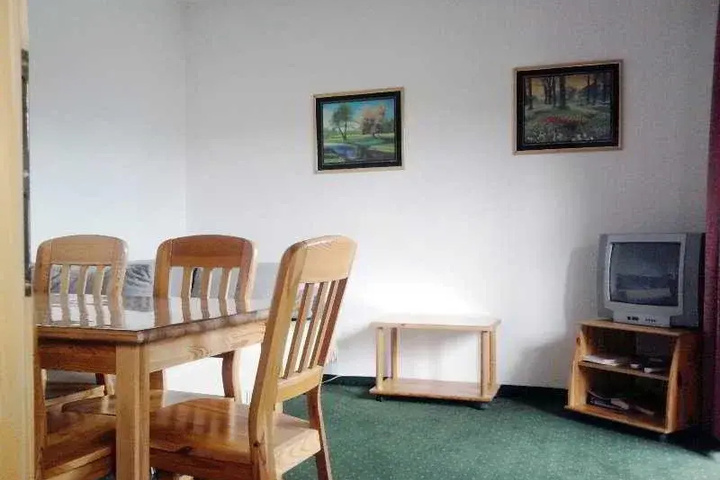 Room 2 of 2
