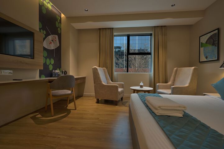 Room 6 of 49