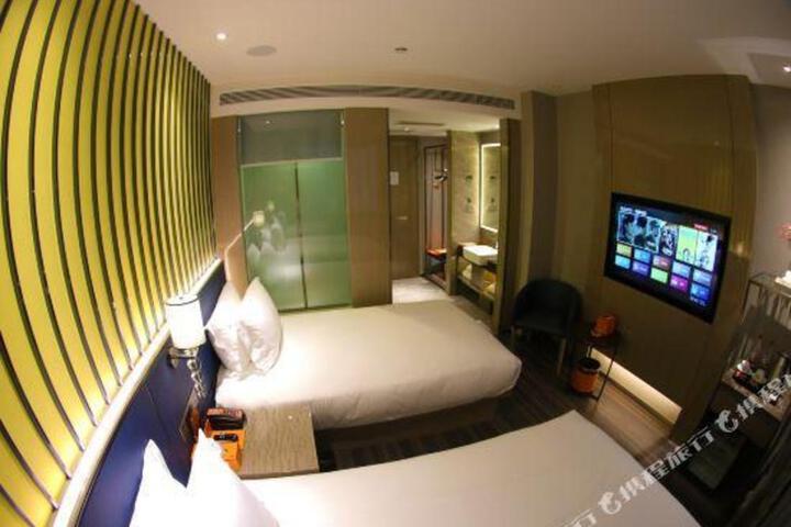 Modern Crystal Hotel (Baoding Railway Station)