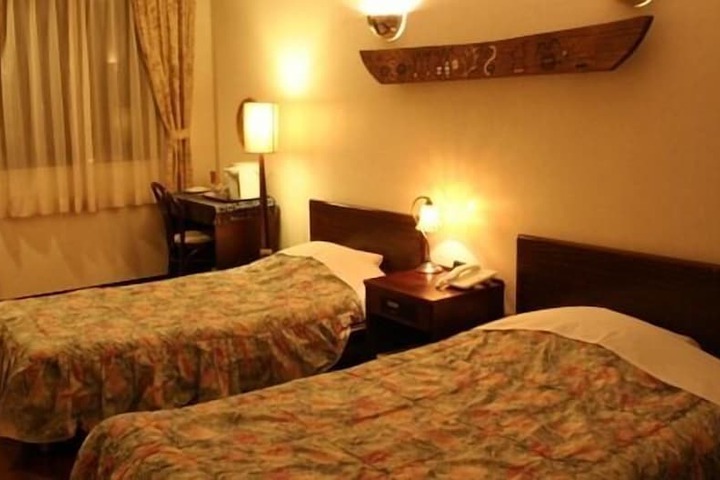 Room 2 of 18