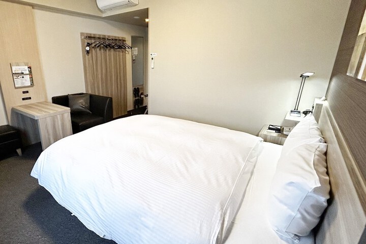 Room 11 of 36