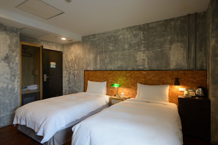 Room 19 of 81