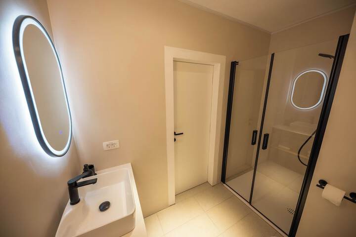 Room 13 of 24