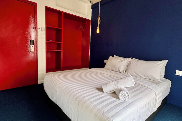 Room 35 of 122