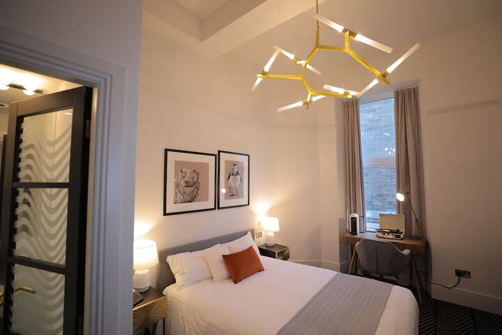 Room 11 of 43