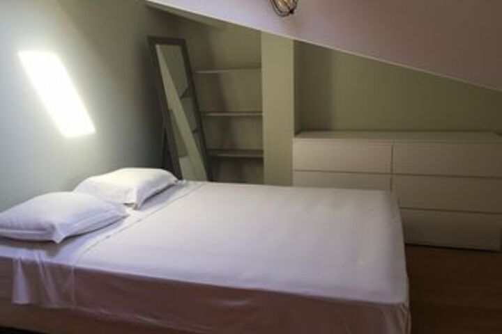 Room 44 of 200