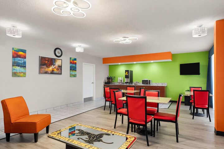 Breakfast/Coffee Service 28 of 30