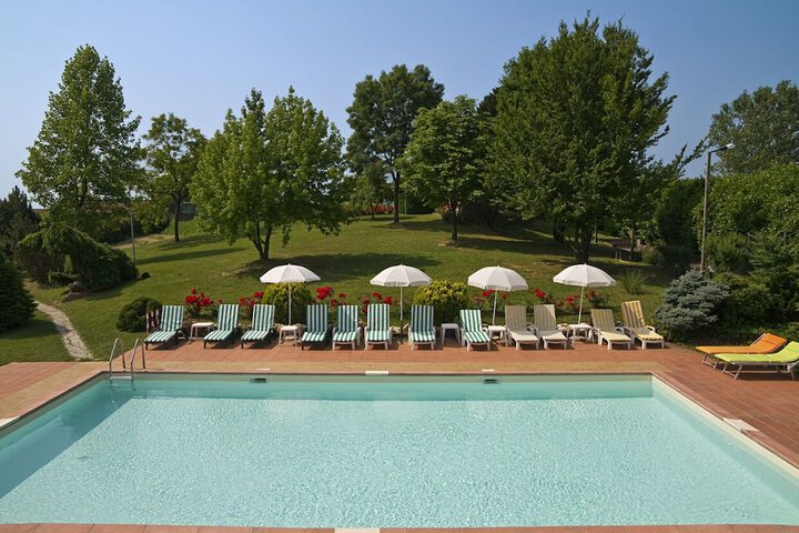 Pool 10 of 24