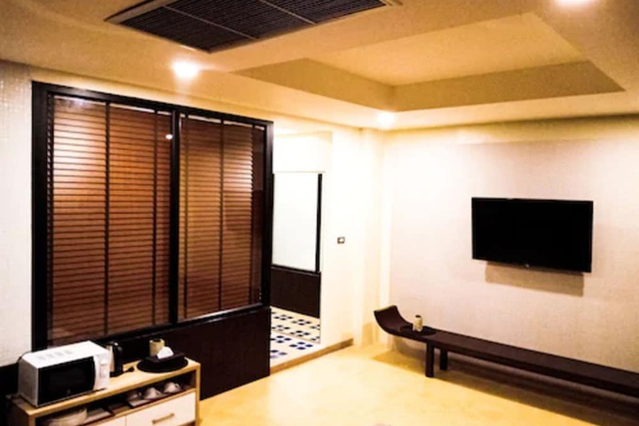 Room 8 of 81