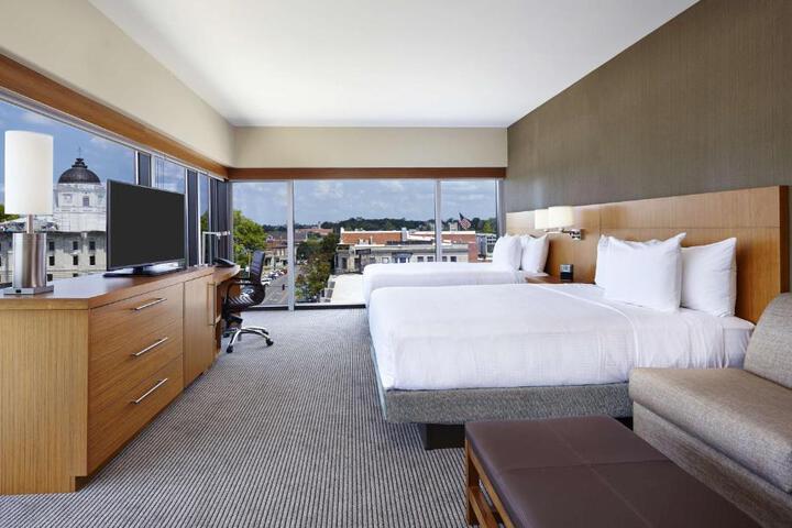 2 Queen Beds and Sofa (6 of 6)