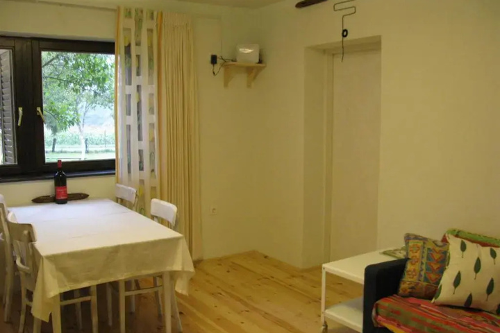 Room 16 of 19