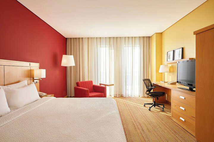 Room 16 of 77