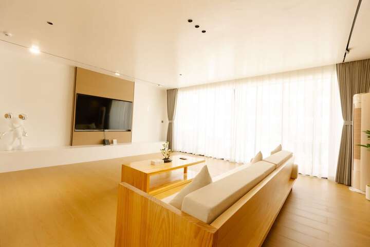 Room 22 of 42