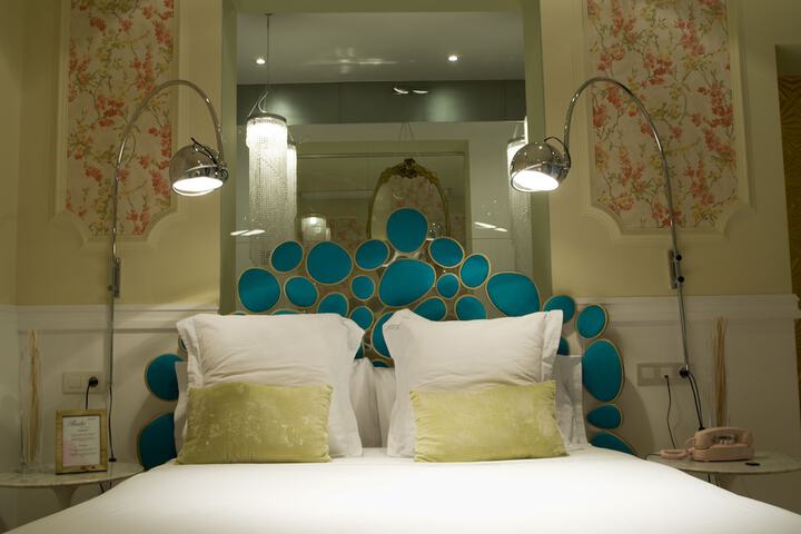 Room 27 of 86