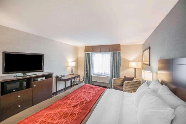 1 King Bed (8 of 8)