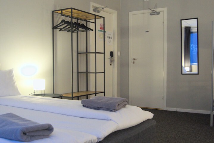 Room 98 of 128