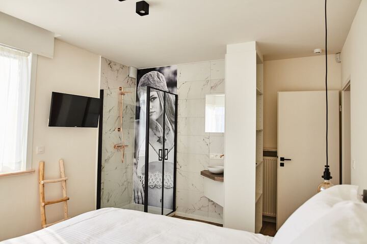 Room 26 of 45