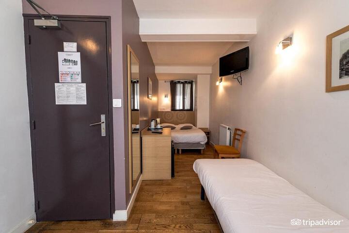 Room 11 of 49