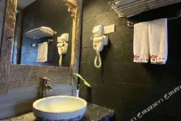 Old Kapok Hotel