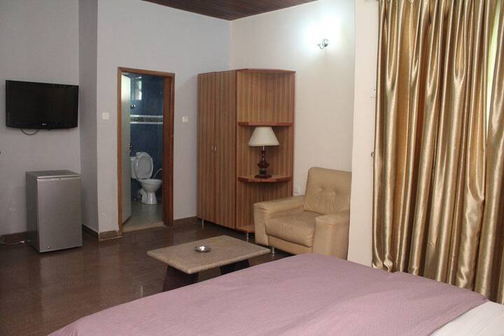 Room 8 of 28
