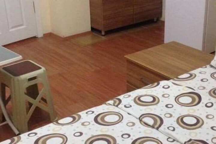 Room 6 of 18