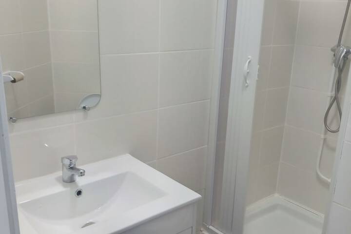 Room 7 of 8