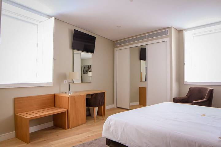 Room 10 of 33