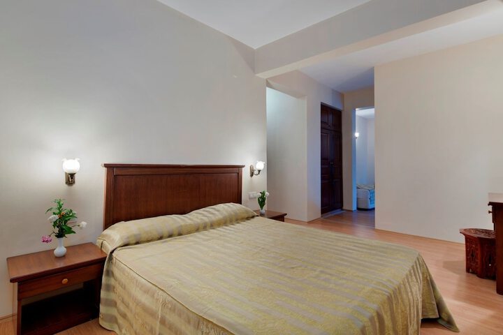 Room 13 of 87