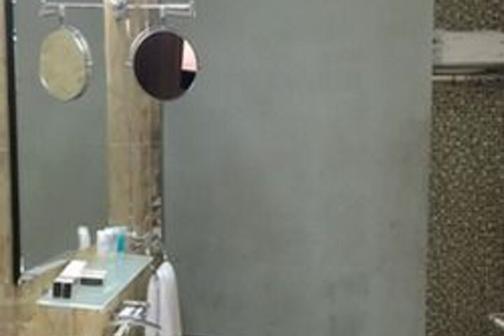 Room 2 of 17