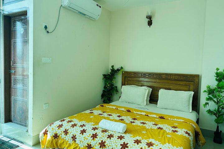 Room 13 of 25