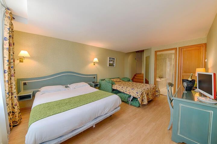 Room 6 of 44